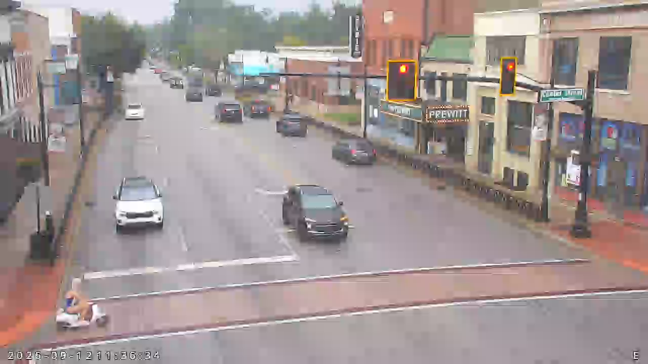 INDOT camera: US 40: 01-032-005-cam1 US40 @ Center St