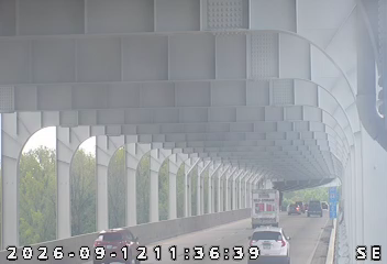 INDOT camera: I-64: ky1-064-000-1-eb-_-cam-2 KY I-64 EB / 0.1 @ SHERMAN MINTON BR CENTER LOWER DECK